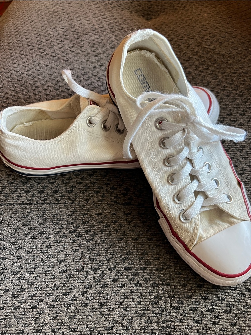 Converse White Low-Top Canvas Sneakers with Red Trim Women’s Sz 7.5